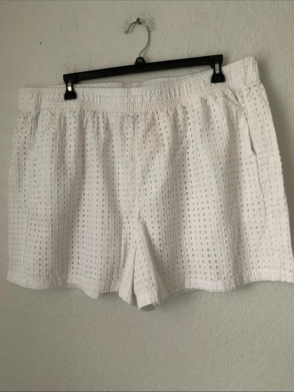 Lane Bryant White Eyelet High-Waist Pull-On Shorts Size 26
